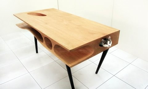 猫のためのダイニングテーブル｜ネコモノ帳