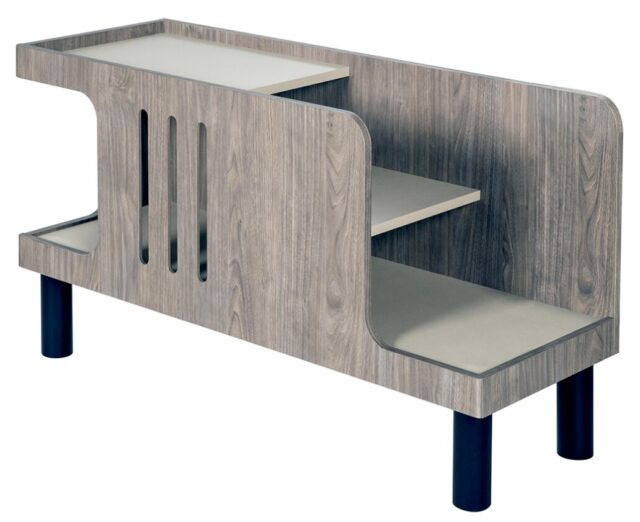 ベッドへの上り下りを美しく支える多用途ステップ